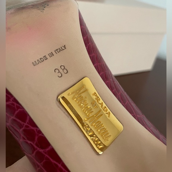 Prada for Neiman Marcus 100th Anniversary Crocodile Pumps Size 38 Retail $4,500 - Picture 12 of 16